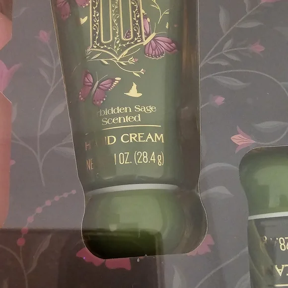 Wicked Gold and Pink Bath Set - Picture 10 of 11